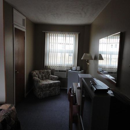 Hipwell'S Motel Fonthill Екстер'єр фото