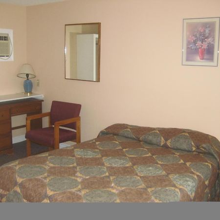 Hipwell'S Motel Fonthill Екстер'єр фото