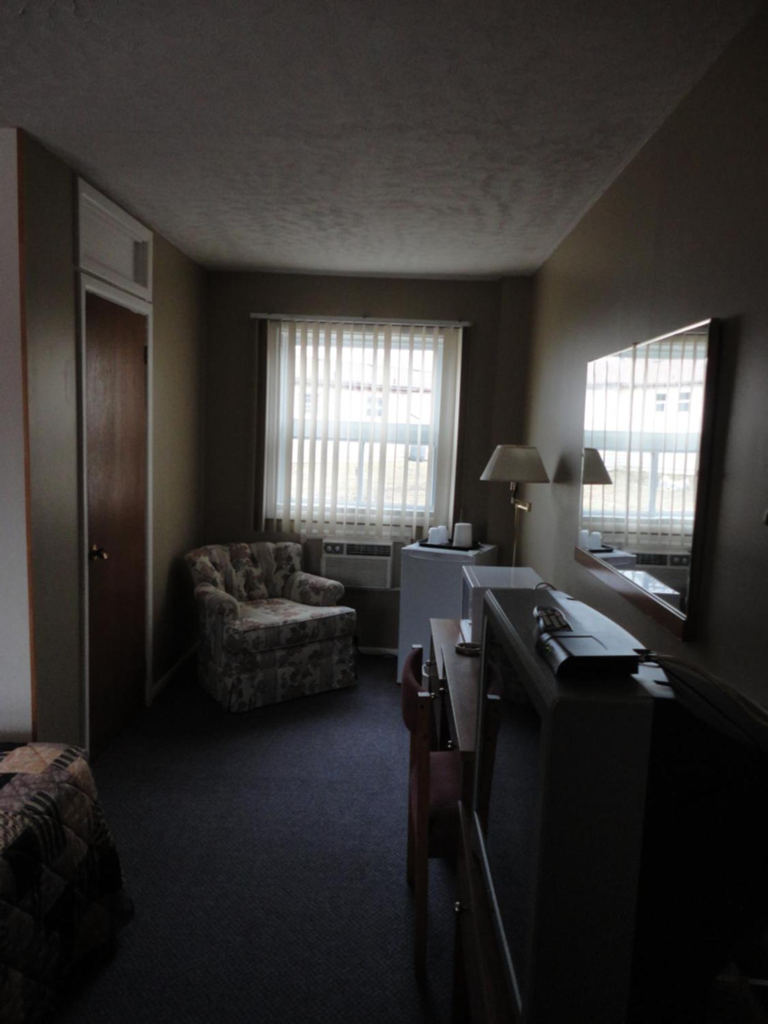 Hipwell'S Motel Fonthill Екстер'єр фото