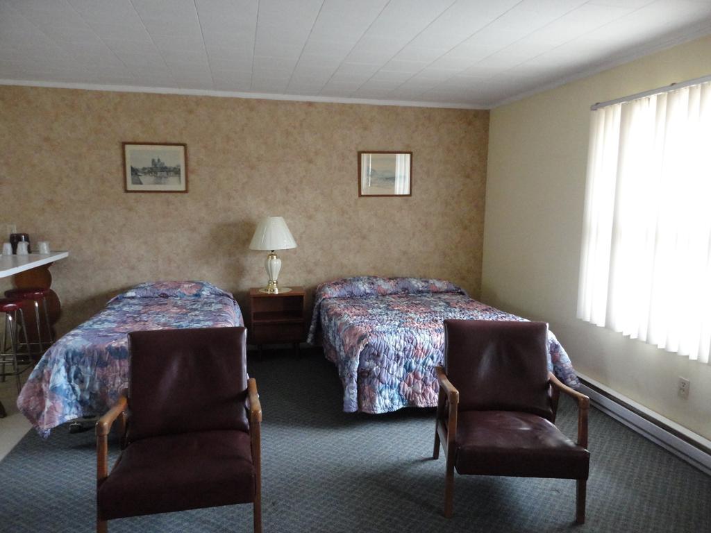Hipwell'S Motel Fonthill Екстер'єр фото