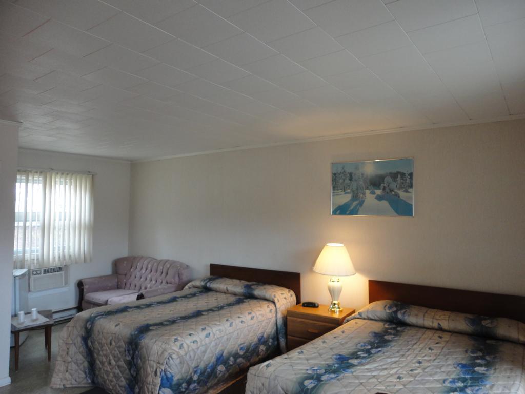Hipwell'S Motel Fonthill Екстер'єр фото