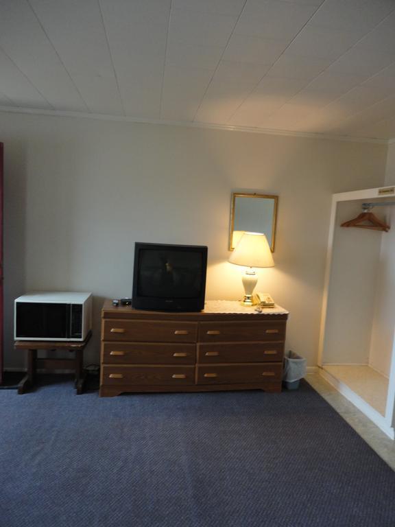 Hipwell'S Motel Fonthill Екстер'єр фото