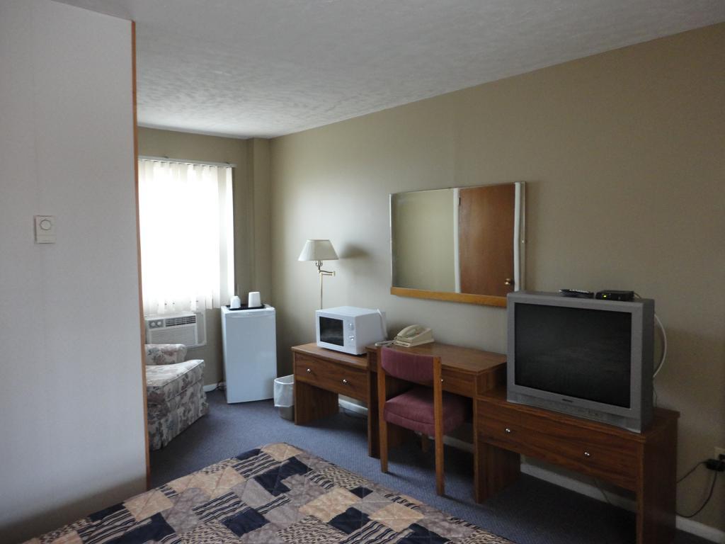 Hipwell'S Motel Fonthill Екстер'єр фото