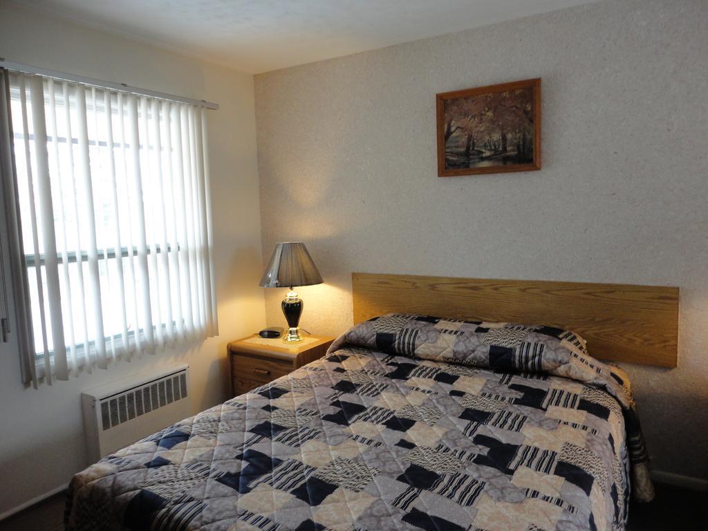 Hipwell'S Motel Fonthill Екстер'єр фото