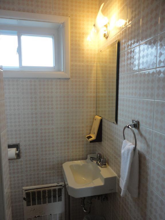 Hipwell'S Motel Fonthill Екстер'єр фото