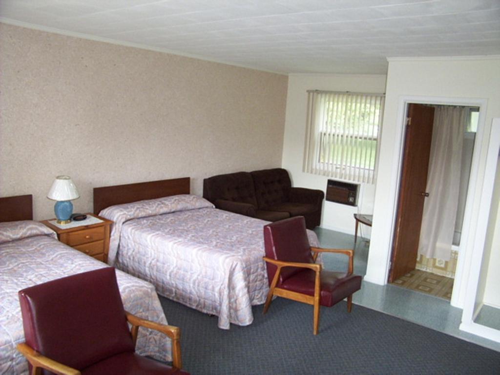 Hipwell'S Motel Fonthill Екстер'єр фото
